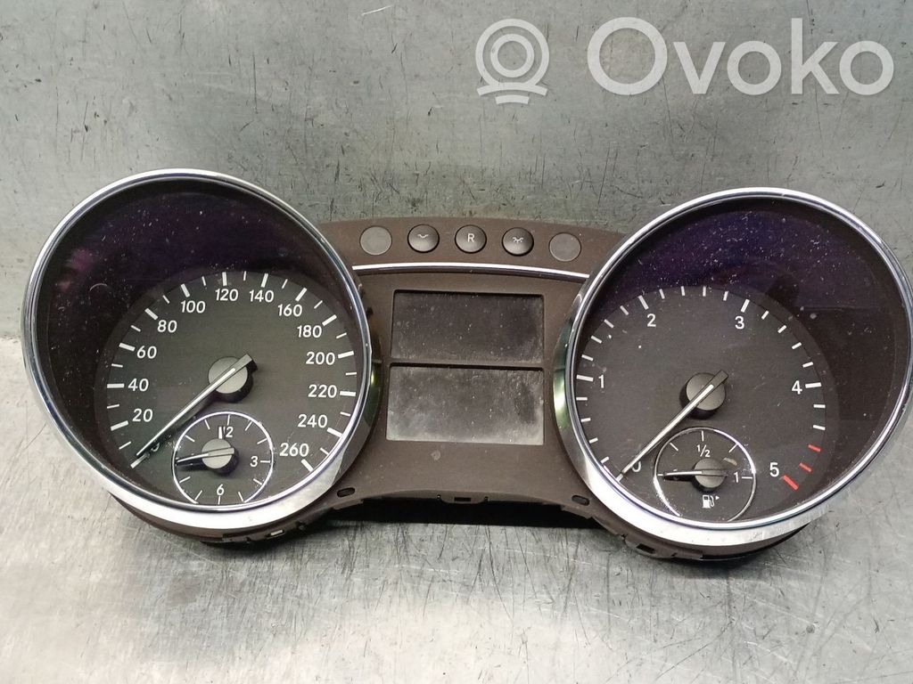 Mercedes-Benz R AMG W251 Vitezometru (grup de instrumente) 