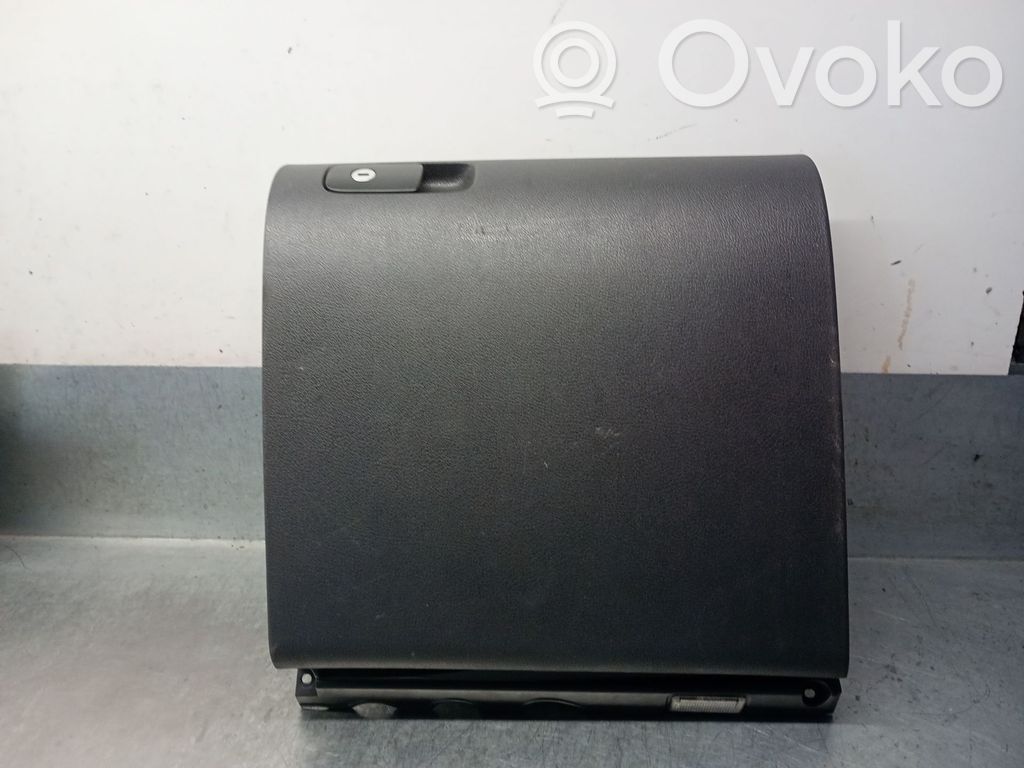 Volkswagen Golf SportWagen Handschuhfach 