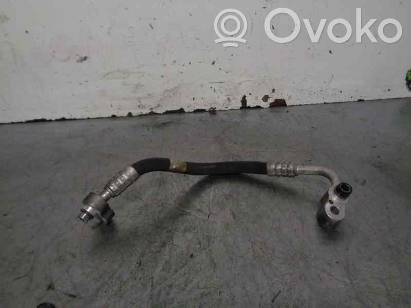 BMW 5 E39 Ilmastointilaitteen putki (A/C) 