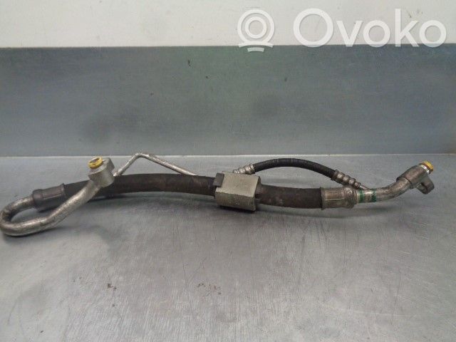 BMW 1 E81 E87 Ilmastointilaitteen putki (A/C) 