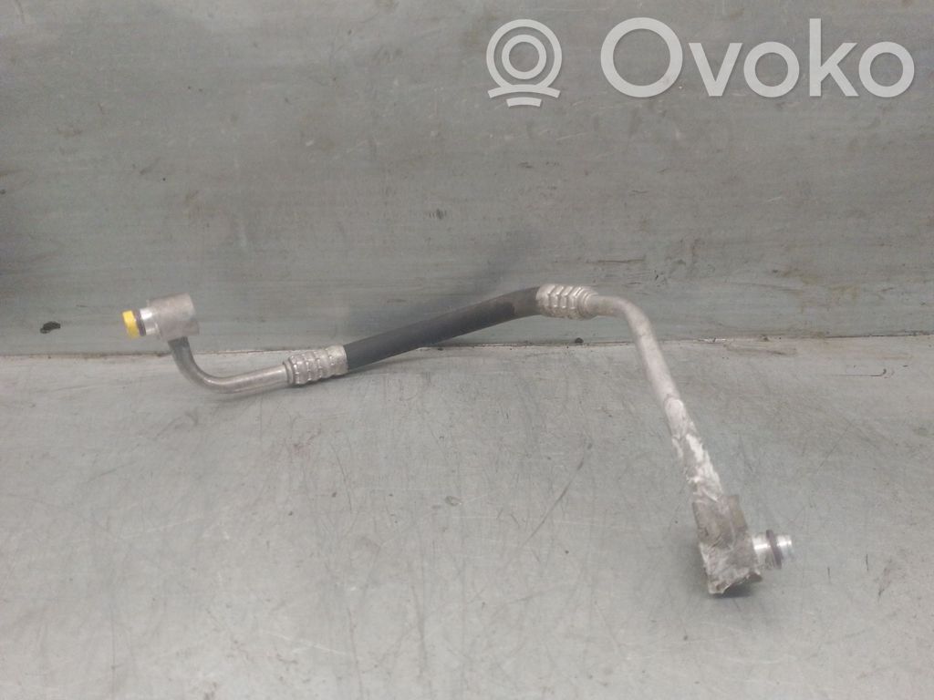 Ilmastointilaitteen putki (A/C)   6905933