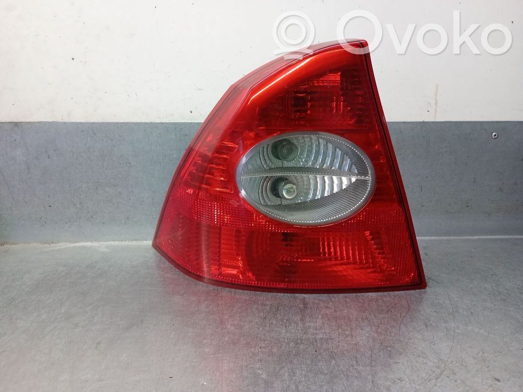 Ford Focus Aizmugurējais lukturis virsbūvē 