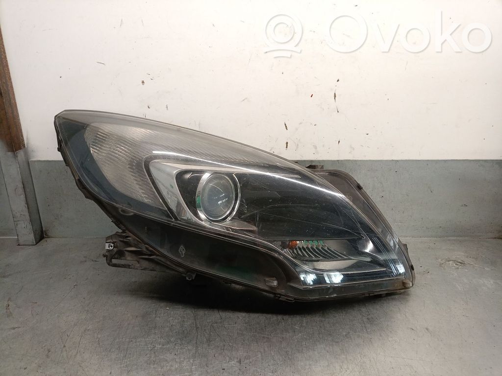 Opel Zafira B Lampa przednia 