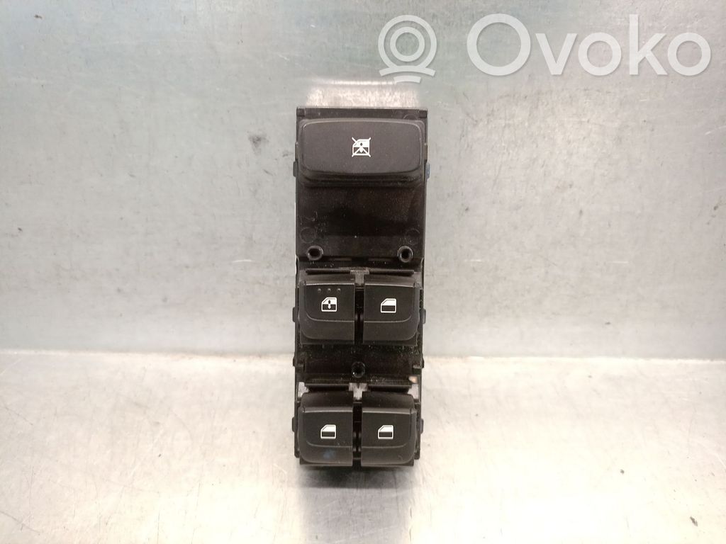 KIA Stonic Electric window control switch 