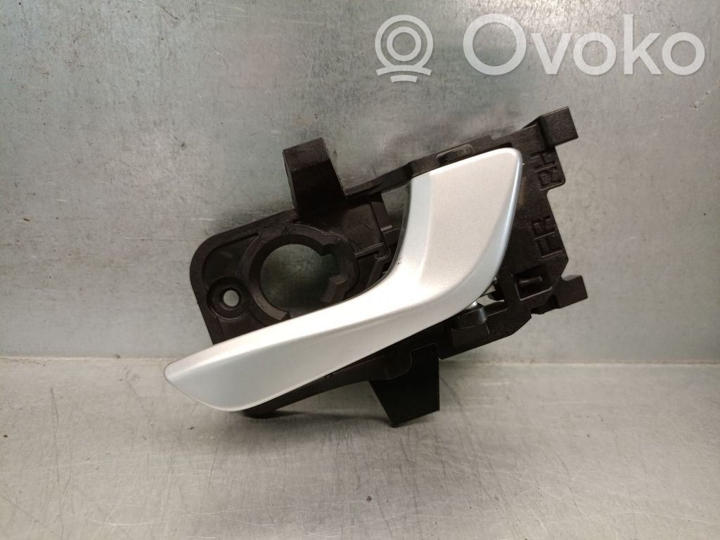 KIA Stonic Manecilla interna puerta delantera 