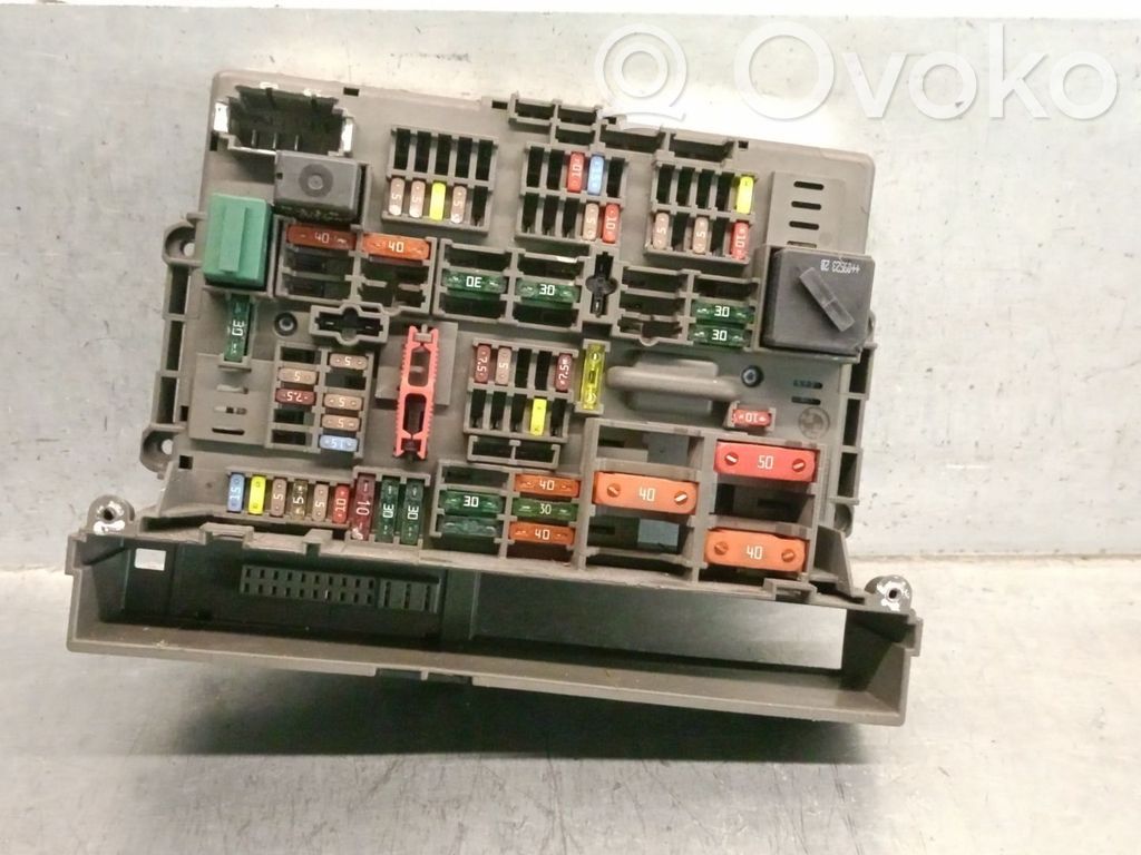 Fuse box set   9119446