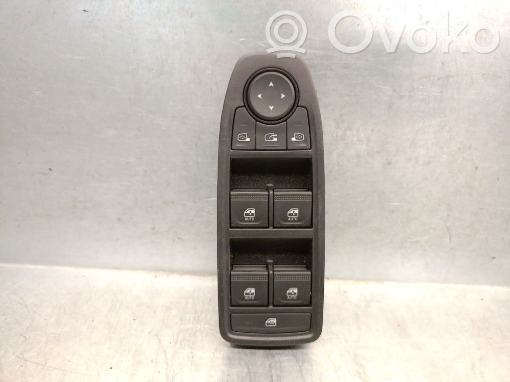 Dacia Duster III Interruptor del elevalunas eléctrico 