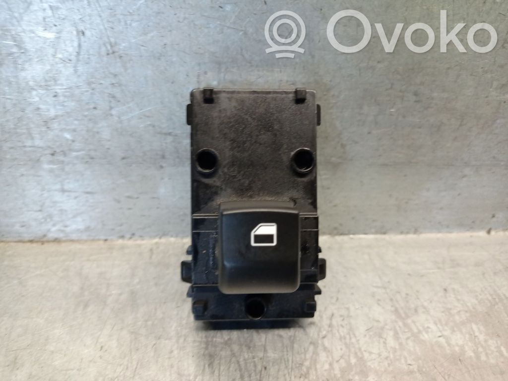 KIA Xceed Electric window control switch 