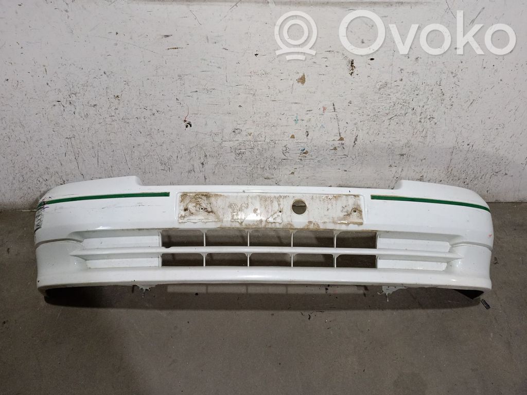 Renault Clio I Parachoques delantero 