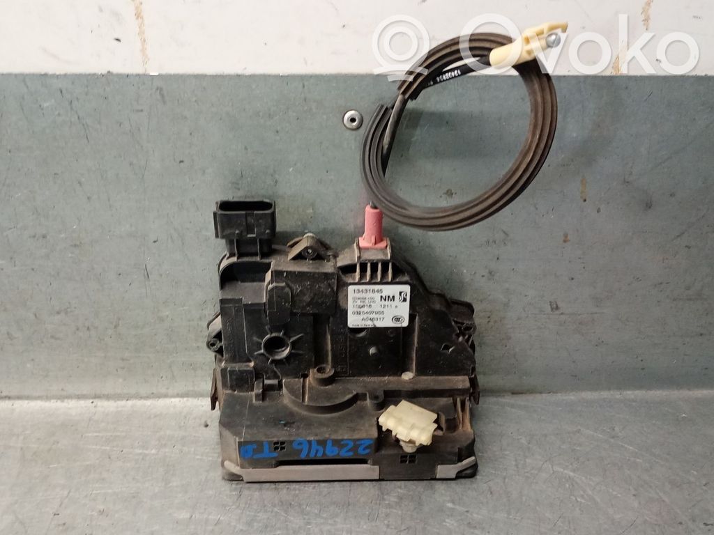 Opel Corsa E Zamek drzwi tylnych 
