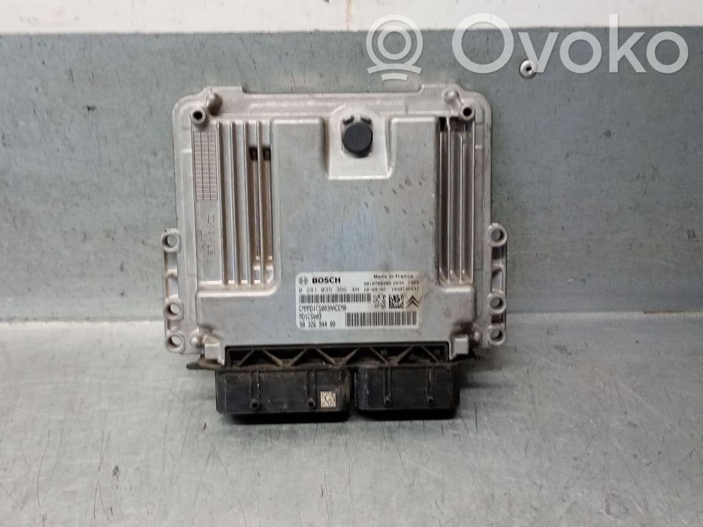 Opel Vivaro Engine control unit/module 