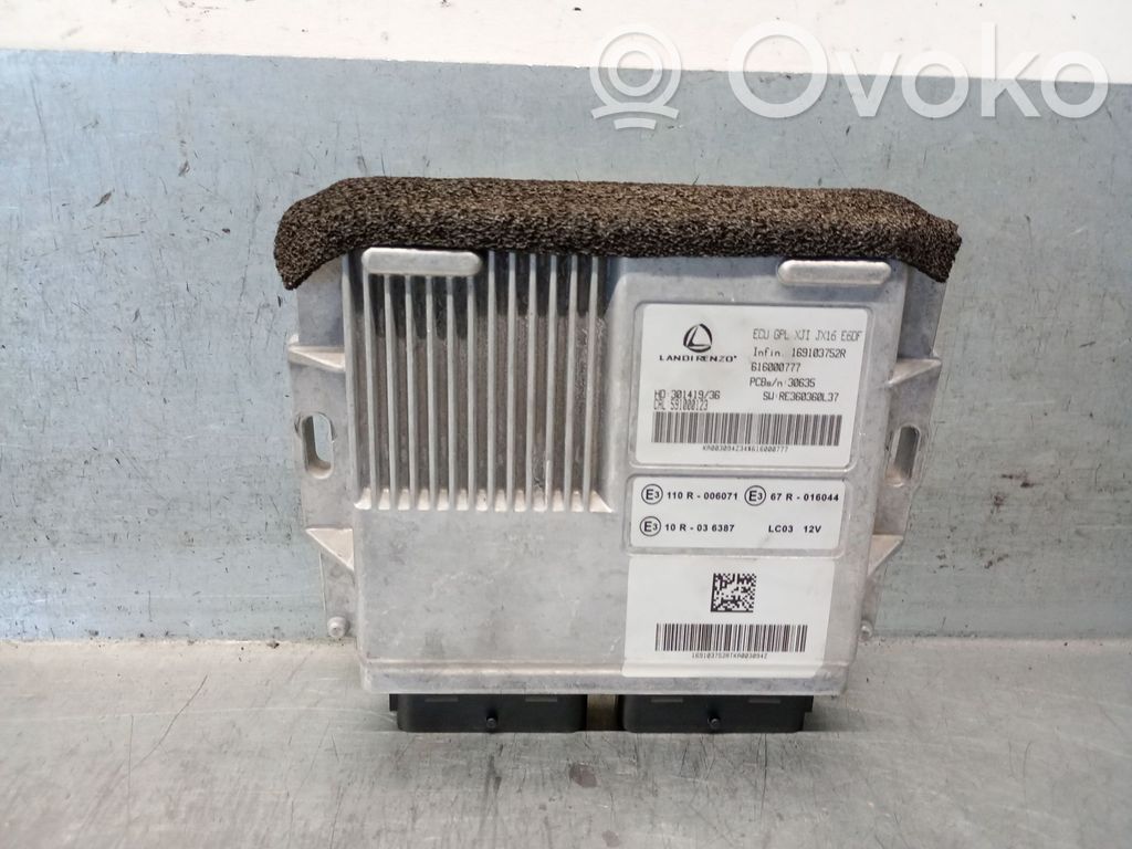 Dacia Sandero III Engine control unit/module 