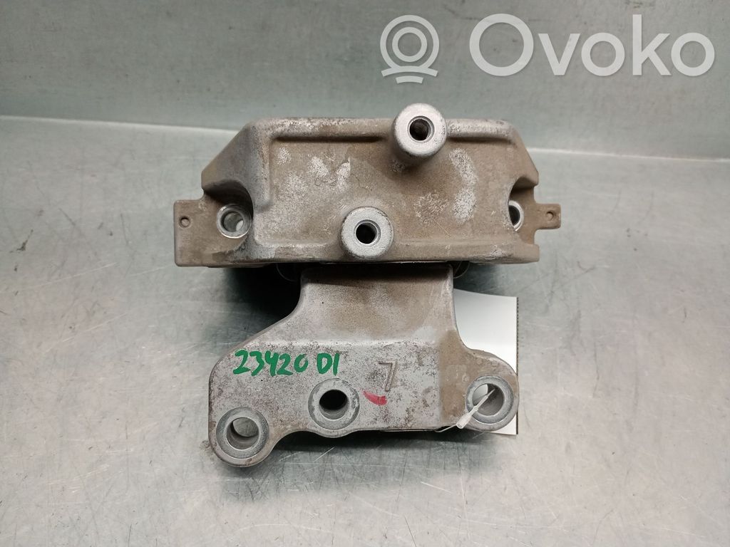 Mitsubishi Outlander Engine mount bracket 