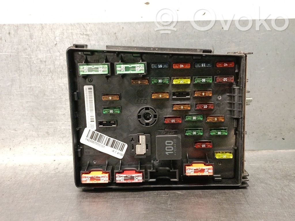 Audi Q3 F3 Juego de caja de fusibles 