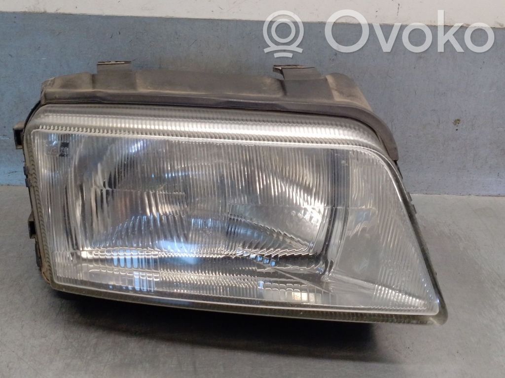 Audi A4 S4 B5 8D Lampa przednia 