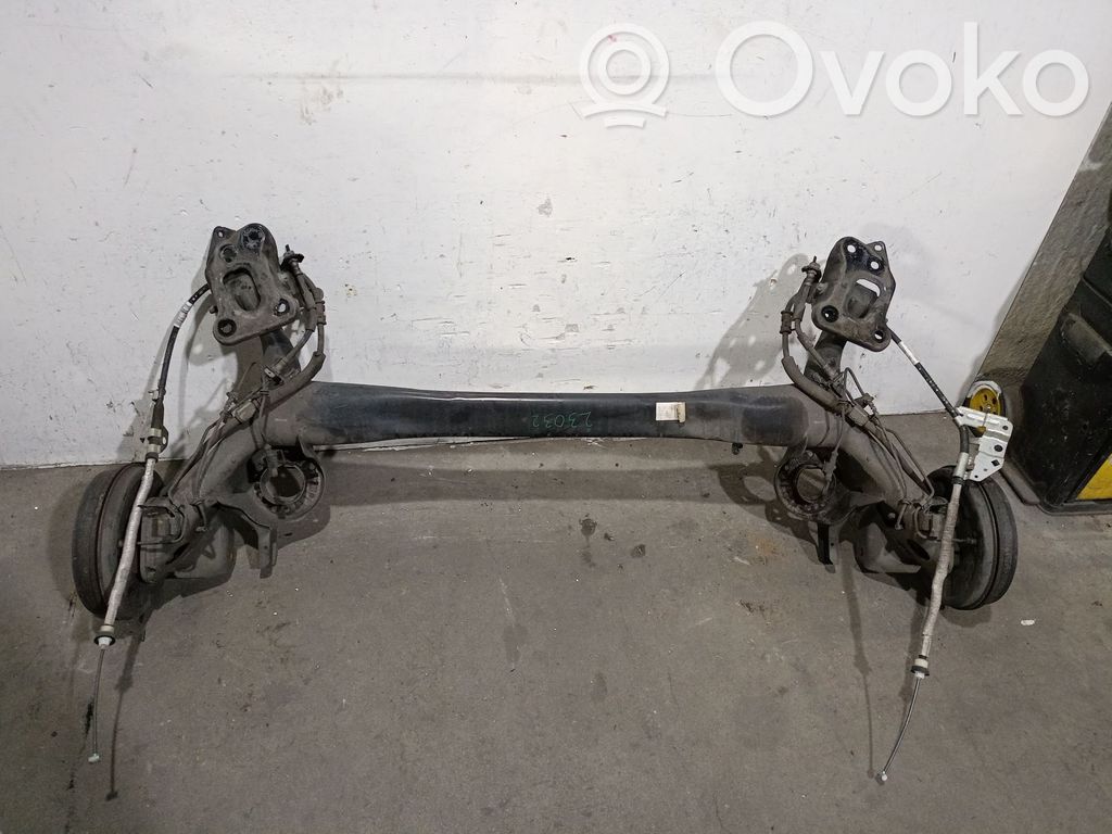 Fiat 500L Belka osi tylnej z reduktorem 