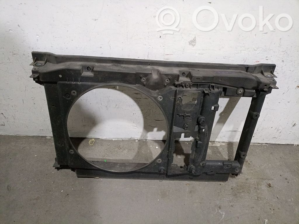 Peugeot 5008 Priekšējais režģis 