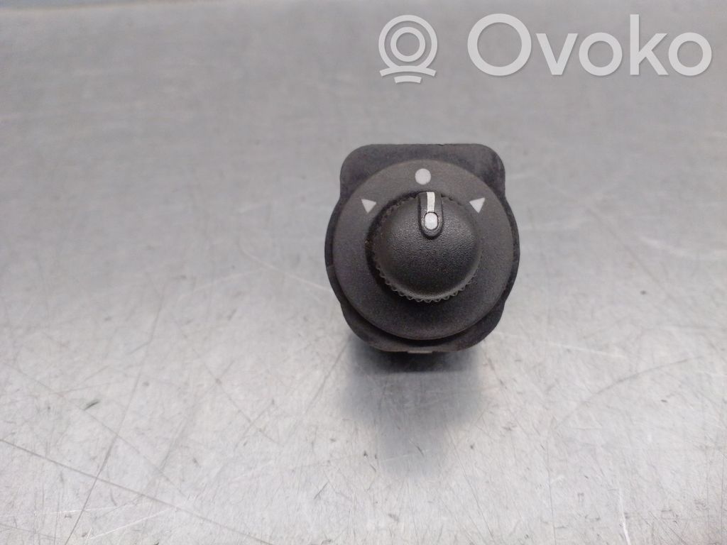 Interruptor del espejo lateral   B569