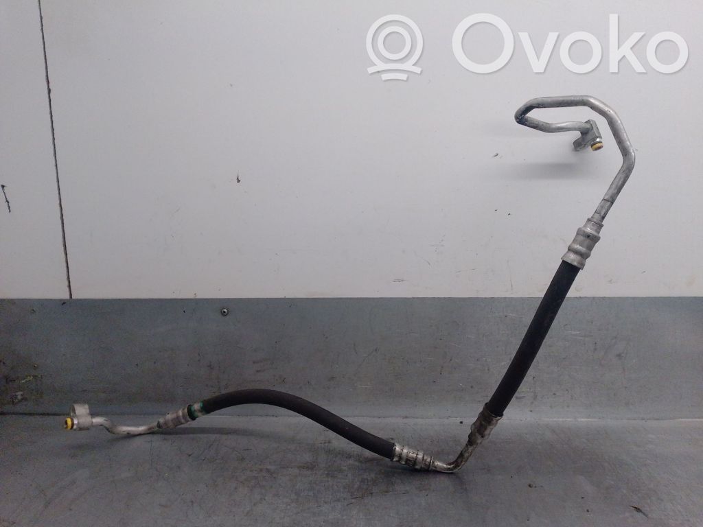 BMW 3 E46 Ilmastointilaitteen putki (A/C) 