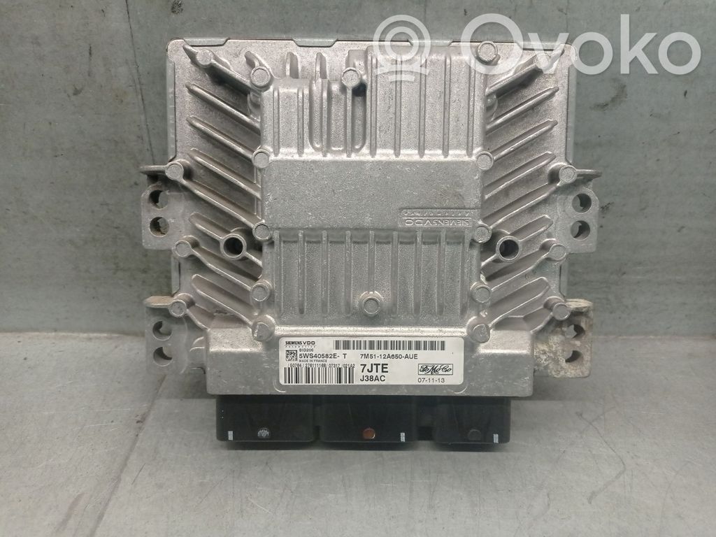 Ford C-MAX I Engine control unit/module 