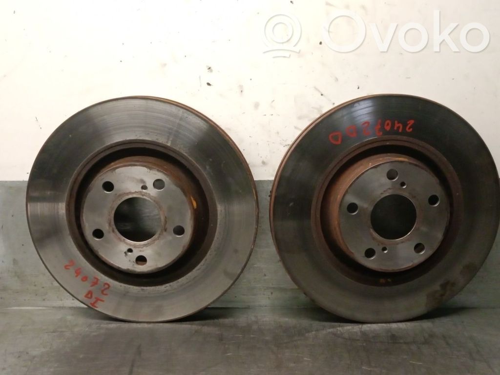 Toyota Avensis T270 Disque de frein avant 