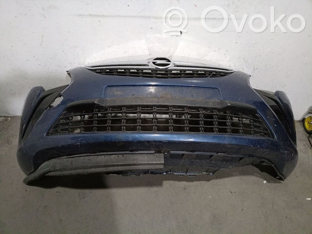 Opel Zafira C Zderzak przedni 