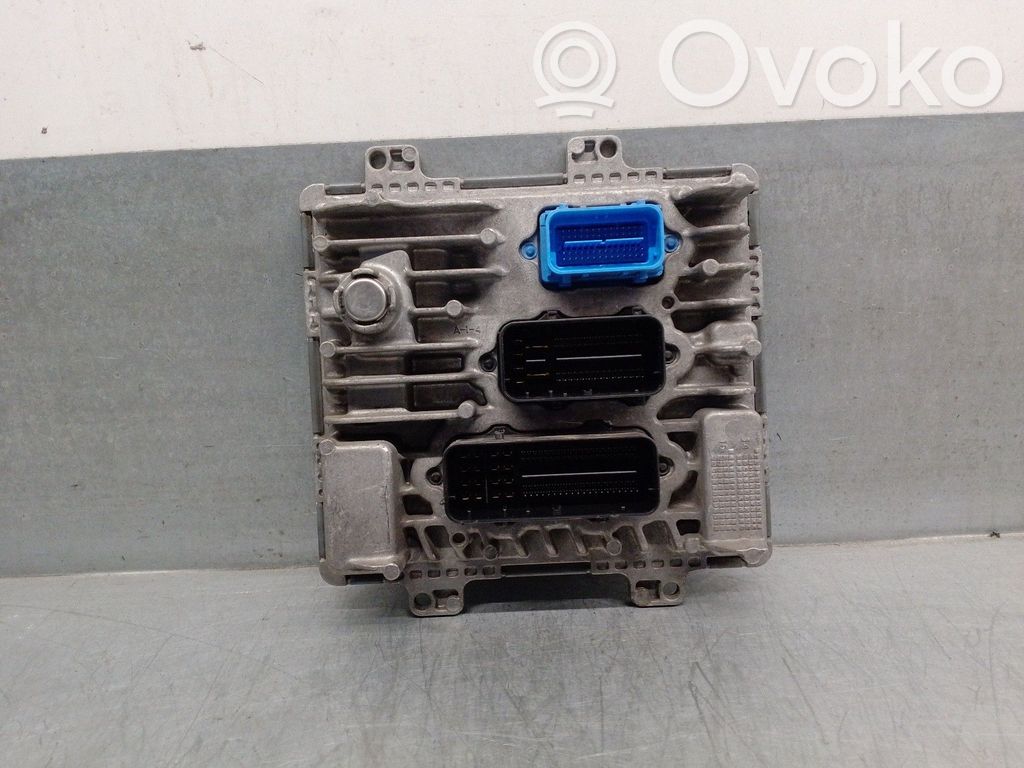 Opel Zafira C Engine control unit/module 