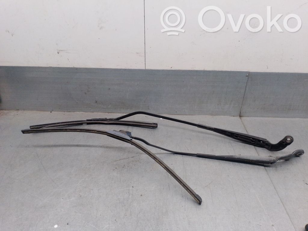 Peugeot 806 Front wiper blade arm 