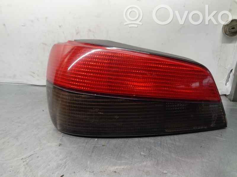 Peugeot 306 Aizmugurējais lukturis virsbūvē 