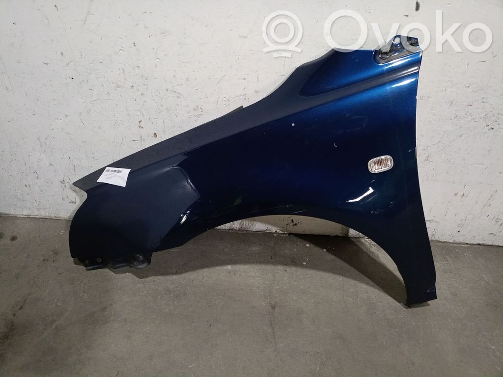 Toyota Avensis T250 Błotnik przedni 