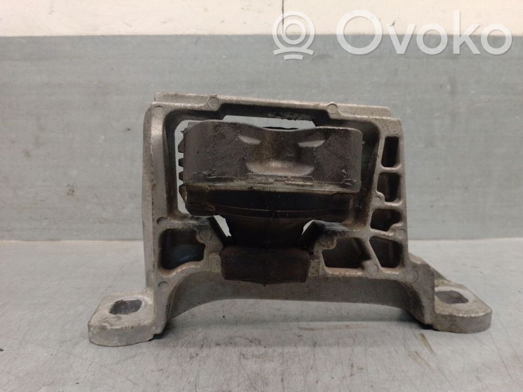 Ford Focus Engine mount bracket 