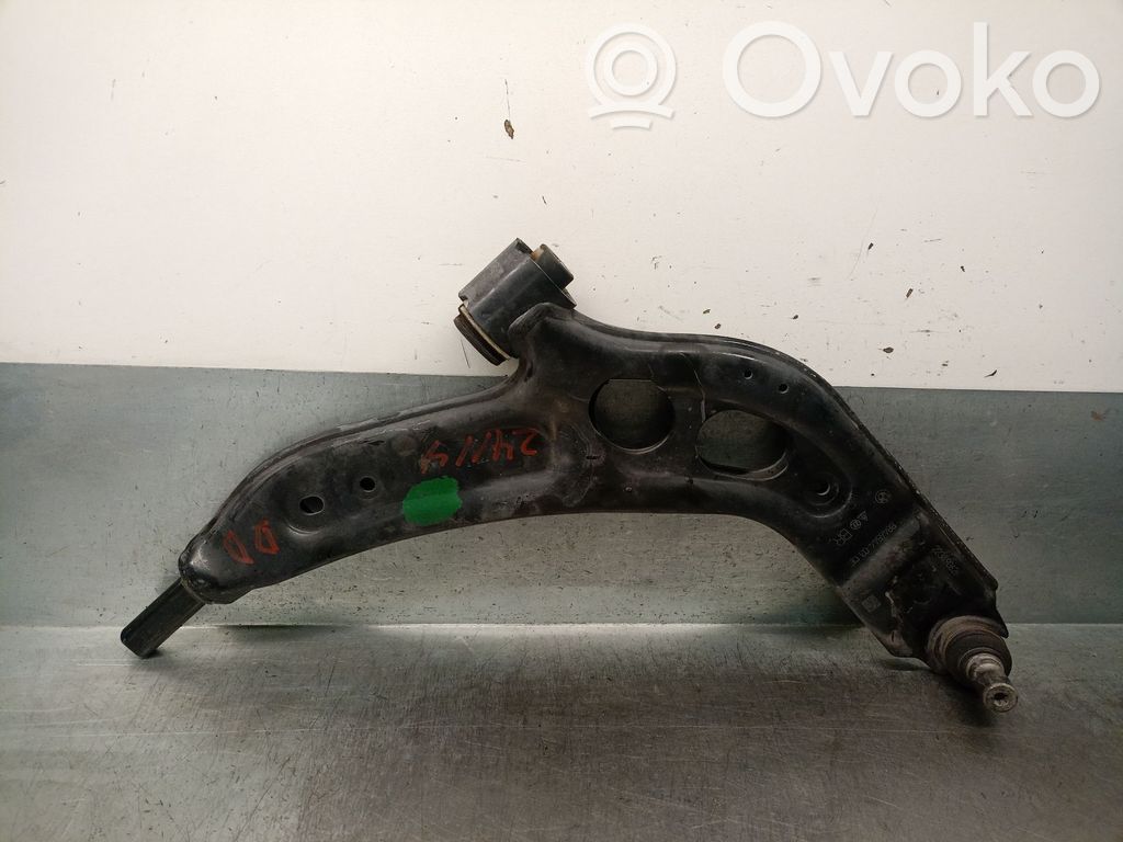 BMW 2 F46 Рычаг 