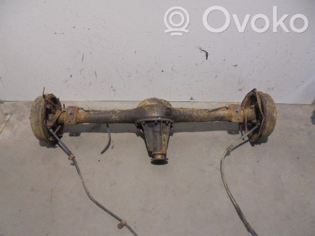 Mitsubishi Montero Belka osi tylnej z reduktorem 