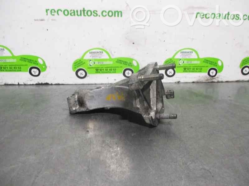 Soporte de montaje del motor