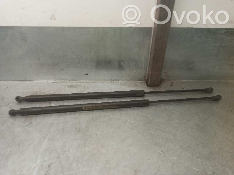 BMW X3 E83 Amortyzator klapy tylnej bagażnika 