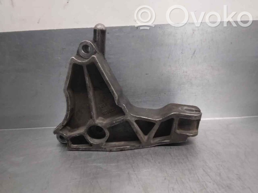 Engine mount bracket   13125625
