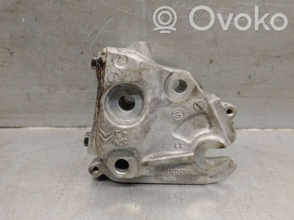 Peugeot 3008 I Engine mount bracket 