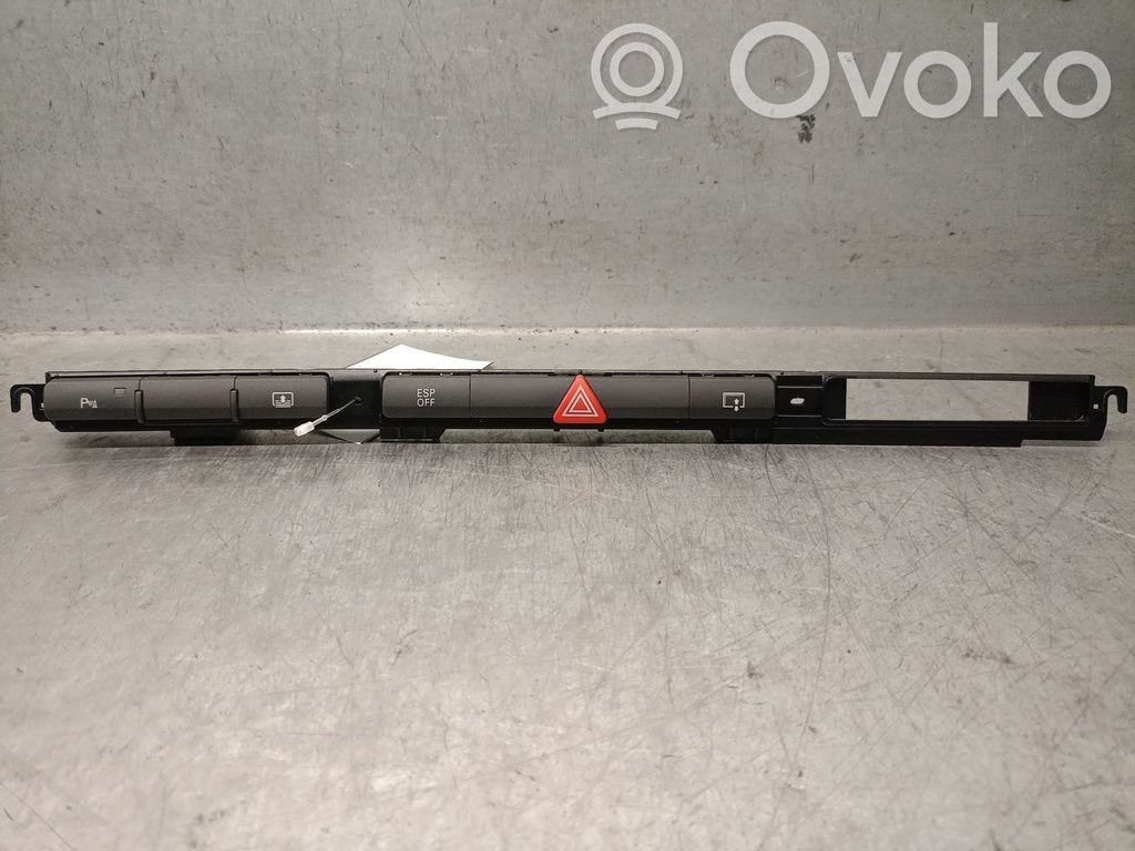 Audi A8 S8 D3 4E Hätävilkkujen kytkin 