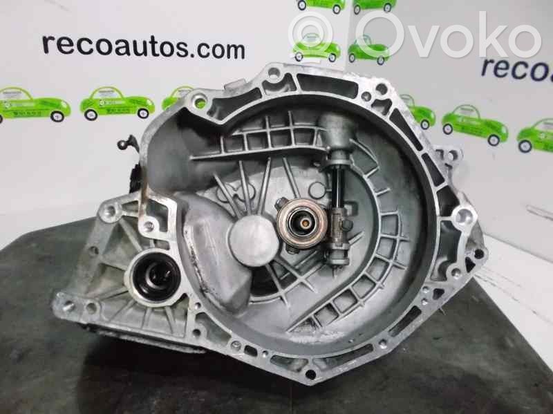 Opel Corsa B Caja de cambios manual de 5 velocidades 