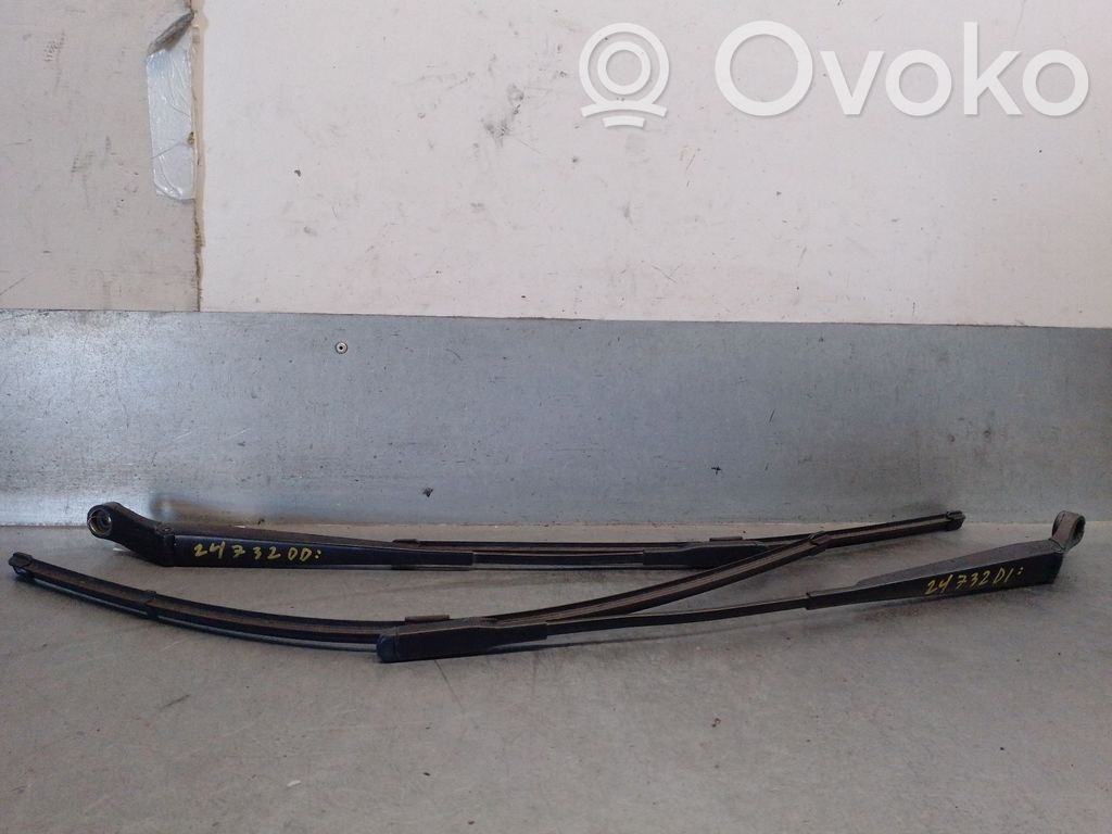 Opel Zafira B Braț ștergător față
