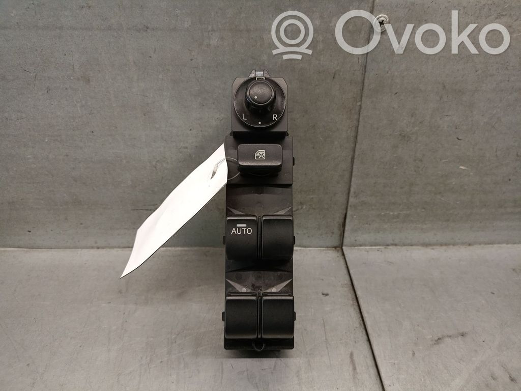 Mazda 3 III Electric window control switch 