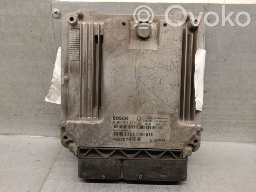 Unidad de control/módulo del motor   P05187449AB,0281013693