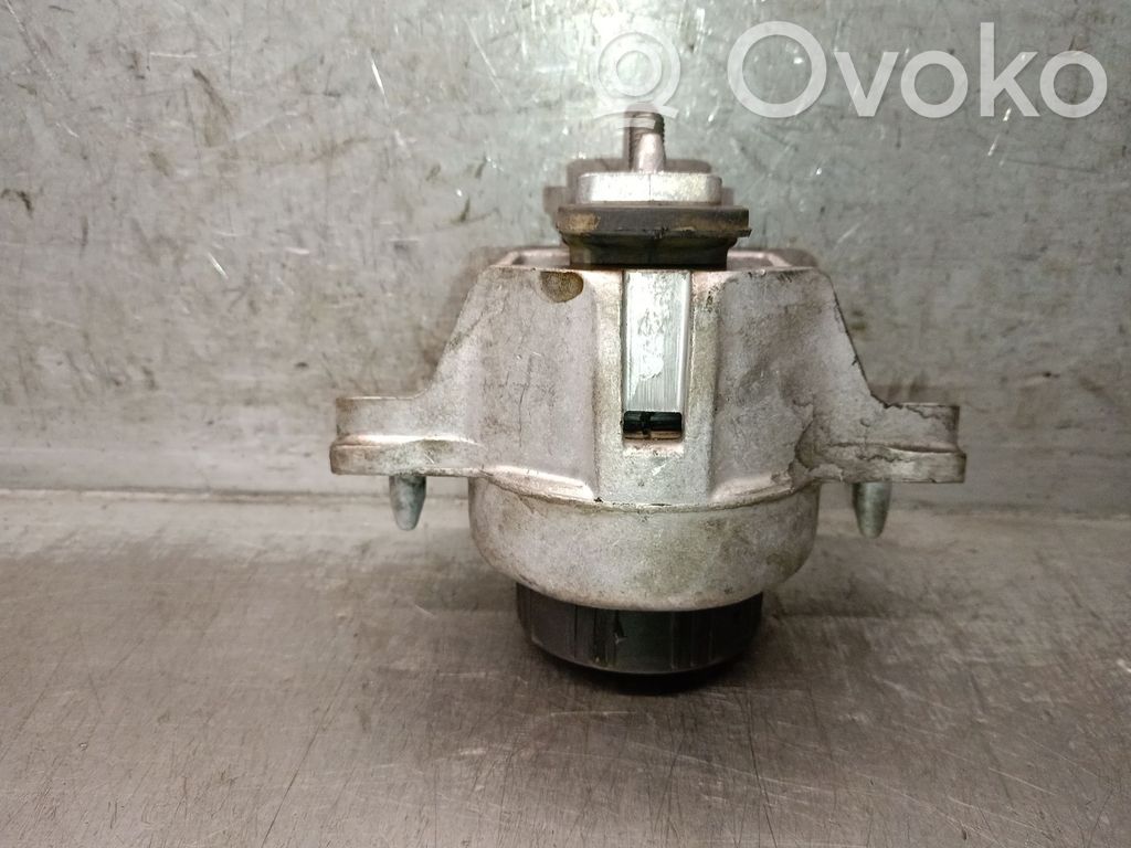 Jaguar XE Engine mount bracket 