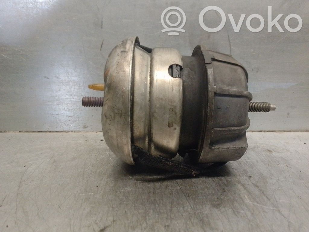 Engine mount bracket   4R036A003CB,270405