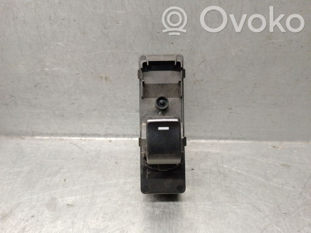 Electric window control switch   GKL166370A,GKL166370A