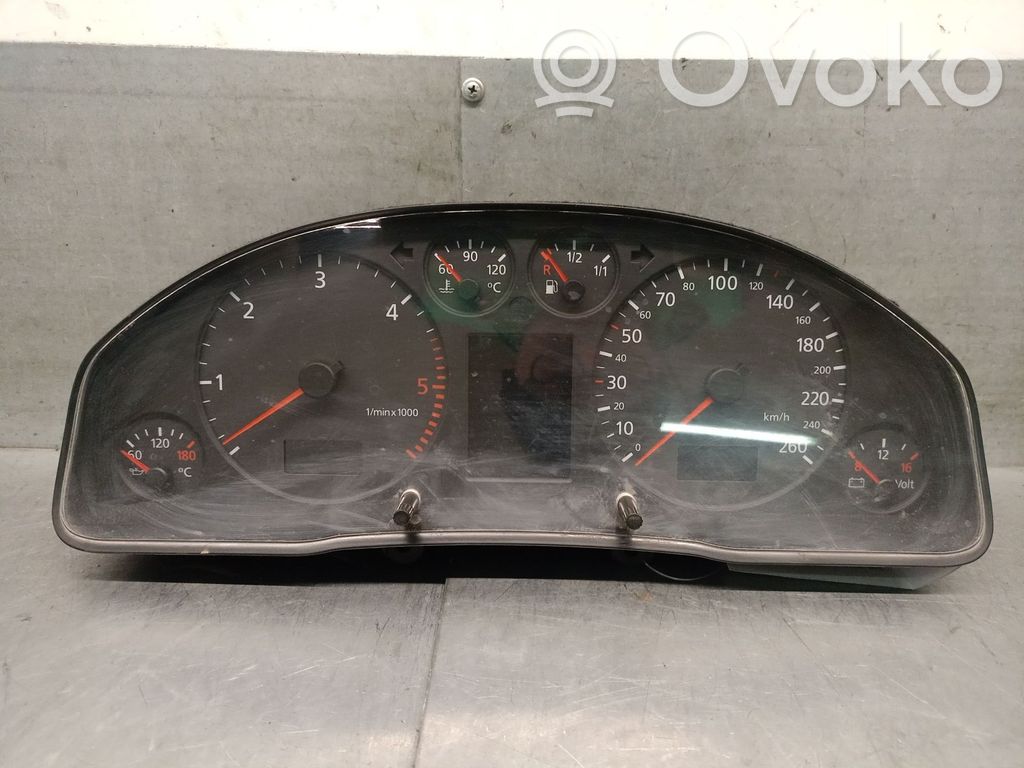 Audi A6 Allroad C5 Velocímetro (tablero de instrumentos) 