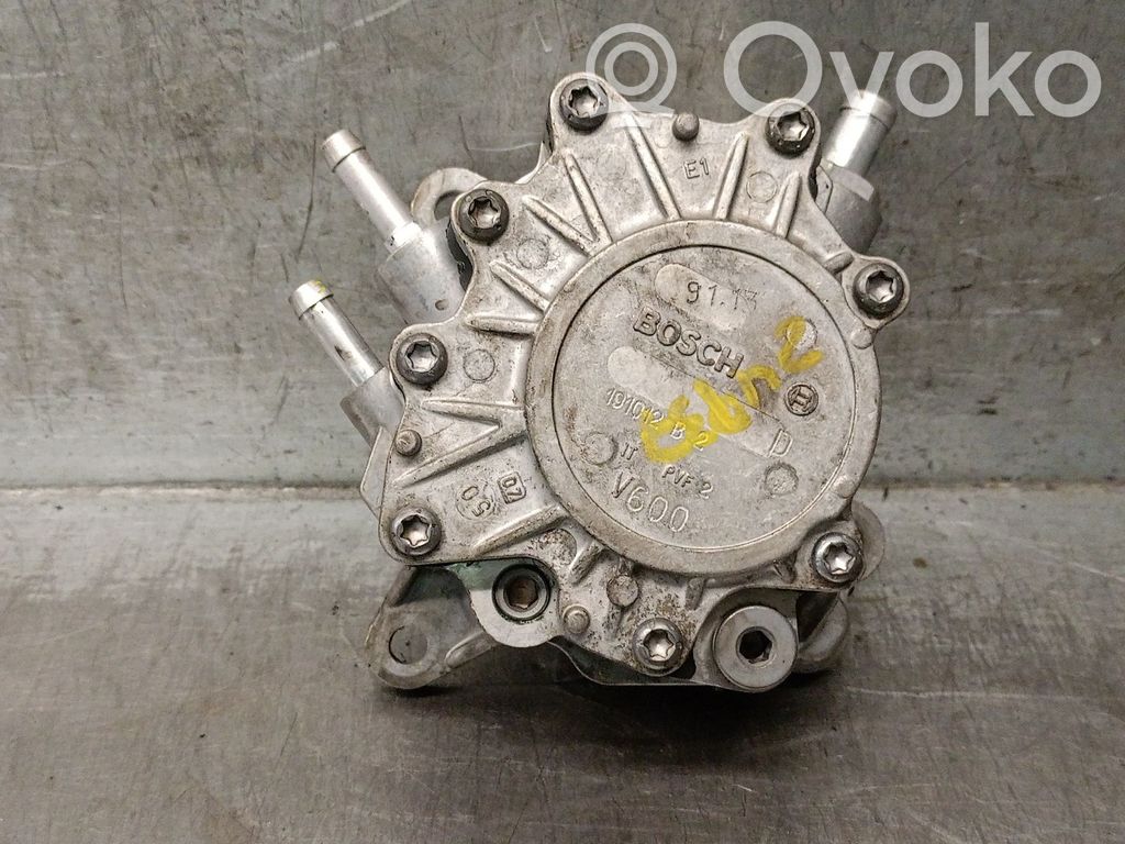 Vacuum pump   V600