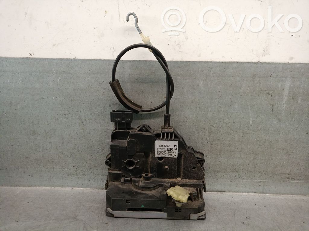 Opel Corsa D Serratura portiera posteriore 