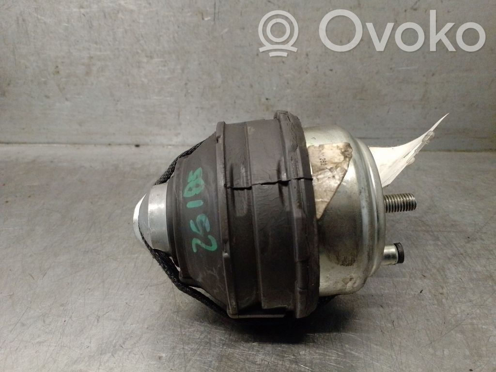 Engine mount bracket   31262155,31262155