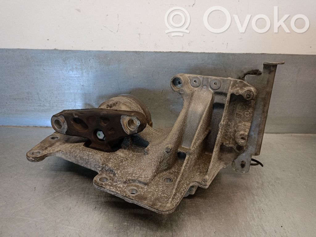 Engine mount bracket   11220JD700